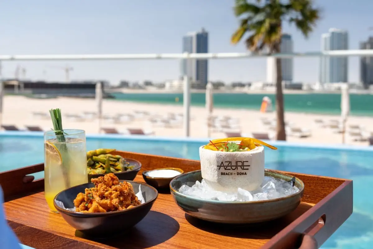 رستوران‌ها و کافه‌های ساحلی Azure Beach