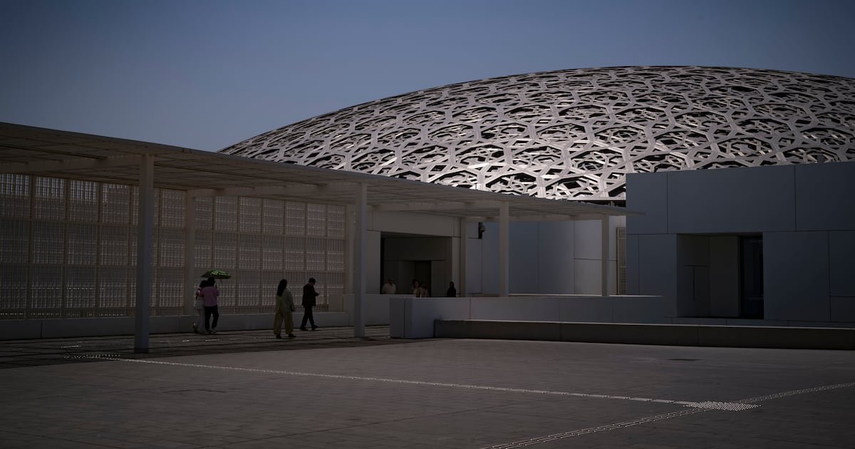 متحف اللوفر أبوظبي يرشح ستة فنانين للقائمة النهائية لجائزة ريتشارد ميل للفنون 2026