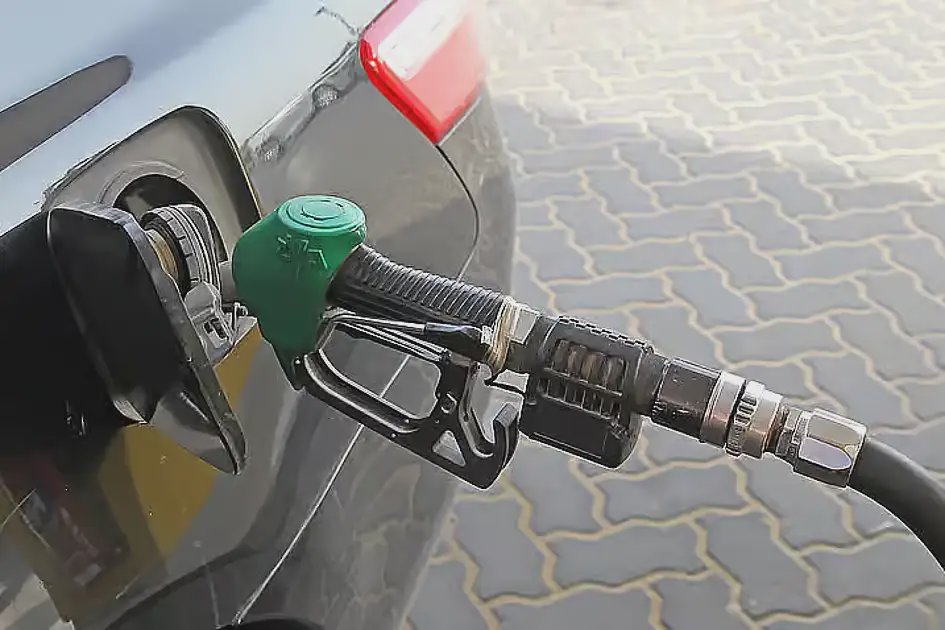 آیا بنزین امارات در نوامبر از رکورد قیمتی سال ۲۰۲۲ عبور می‌کند؟