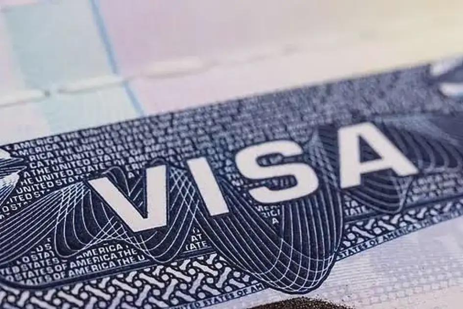 خبراء يحذرون: الأخطاء القانونية الصغيرة قد تهدد تأشيرات الطلاب الإماراتيين إلى أمريكا