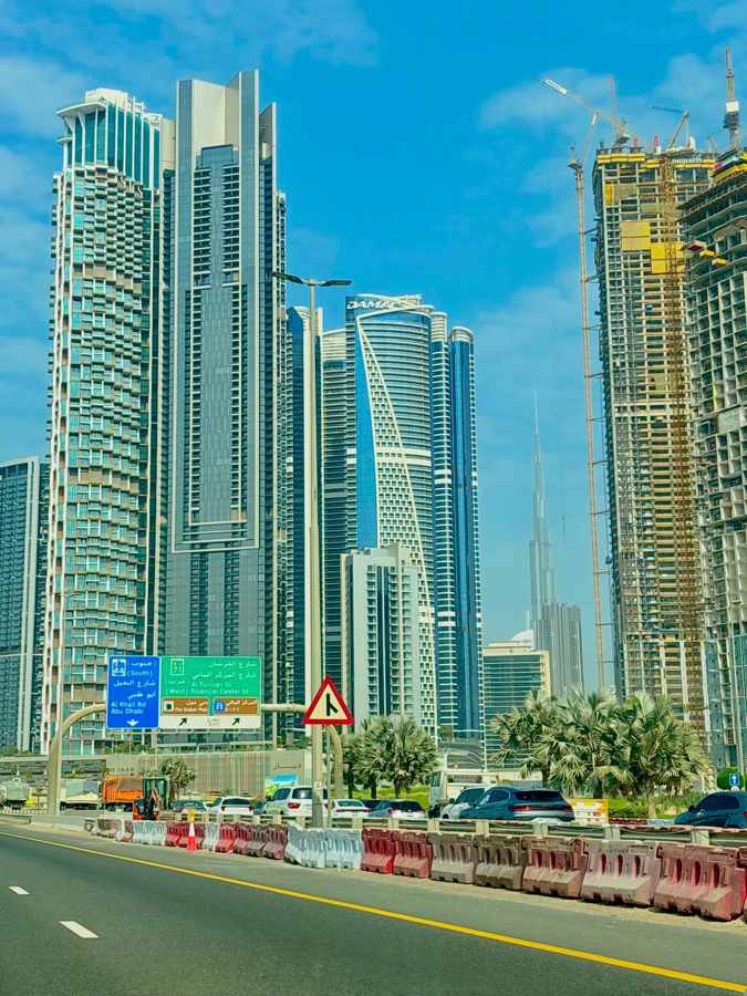 شرطة دبي تصادر 408 دراجات ومركبات كهربائية في حملة بسوق الذهب